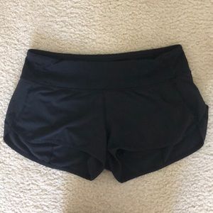 Black Lulu Lemon Speed Up 2.5 Shorts (size 4)